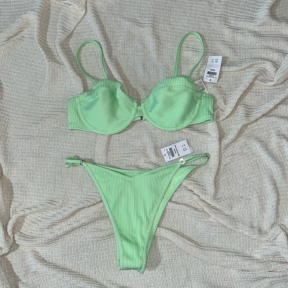 Hollister Swims